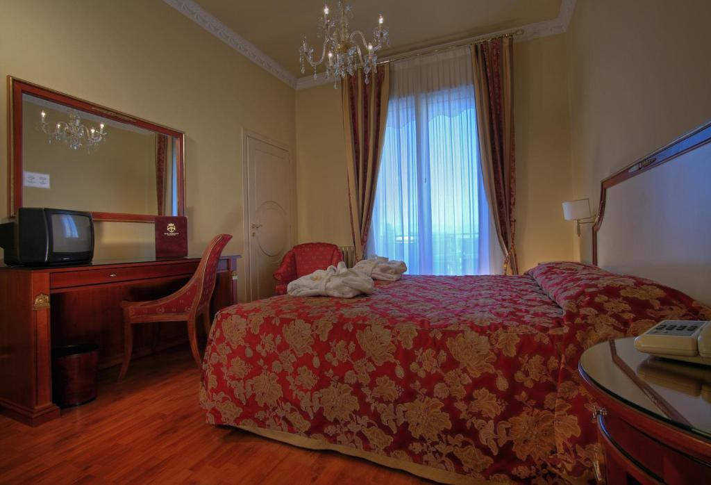 Hotel Terme Salus Abano Terme Oda fotoğraf